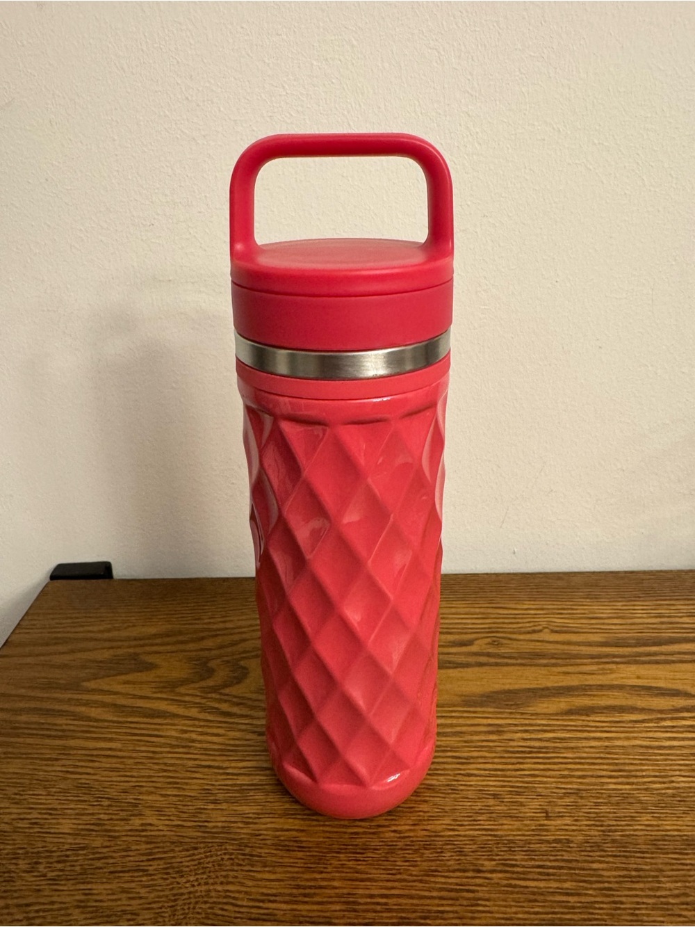 NWOT DAVIDsTEA Pink Carry Travel Mug 16oz Diamond Quilt Insulated Bottle
Bottle